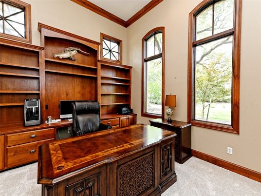 Home Office, Interior