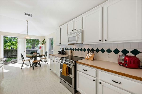Dining room, Interior, Kitchen, Pendant Lights, Stainless Steel Appliances