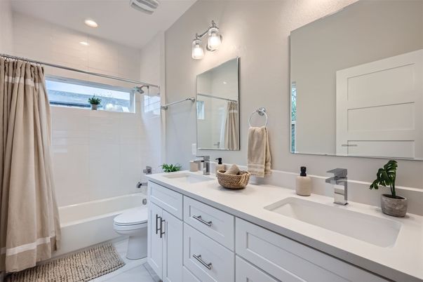 Bathroom, Dual Sink Vanities, Interior, Recessed Lighting