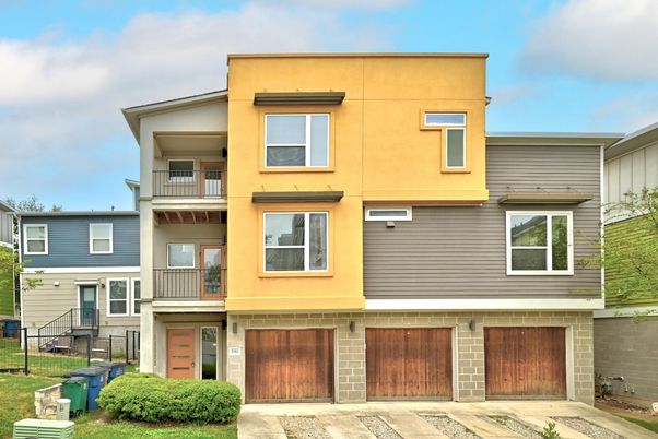Exterior, Facade, Rowhouse