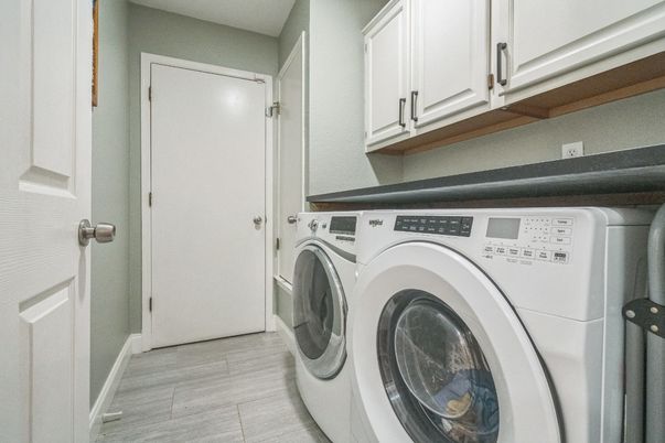 Interior, Washer, Wood Texture Flooring