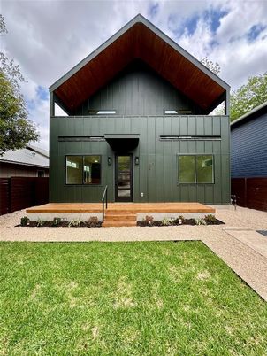 Backyard, Exterior, Facade, Modern