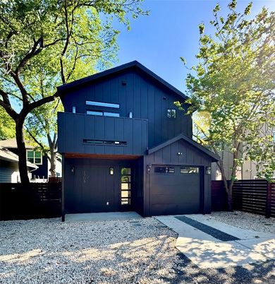 Attached, Exterior, Facade, Farmhouse