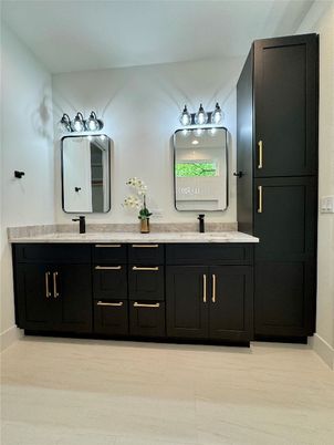 Bathroom, Dual Sink Vanities, Interior