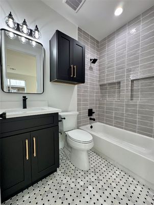 Bathroom, Interior, Recessed Lighting