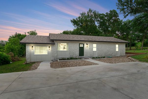 Exterior, Facade, Ranch