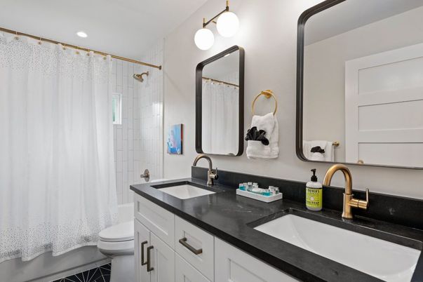 Bathroom, Dual Sink Vanities, Interior, Recessed Lighting