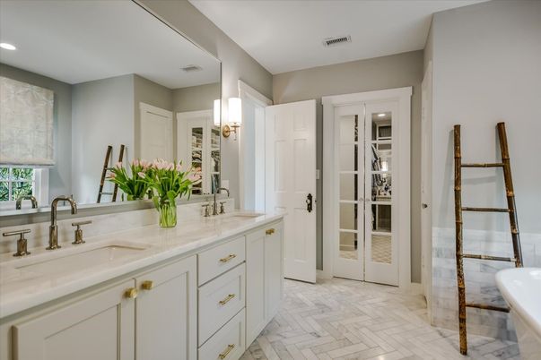 Bathroom, Dual Sink Vanities, Interior, Recessed Lighting