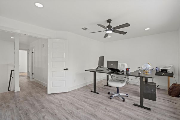 Home Office, Interior, Recessed Lighting, Wood Texture Flooring