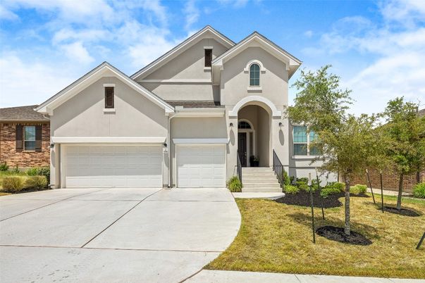 Attached, Exterior, Facade, American Craftsman