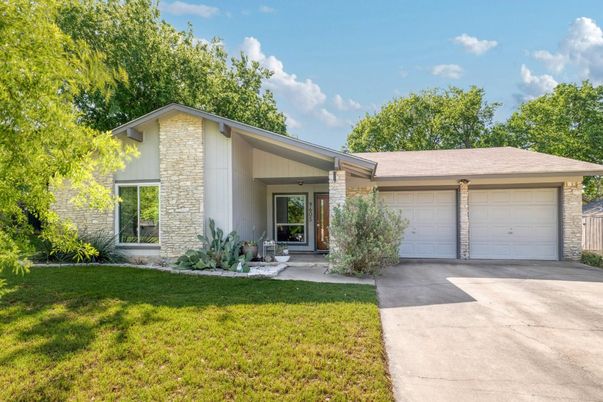 Attached, Exterior, Facade, Brick Facade, Ranch