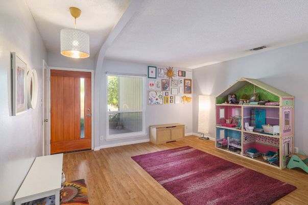 Interior, Pendant Lights, Wood Texture Flooring