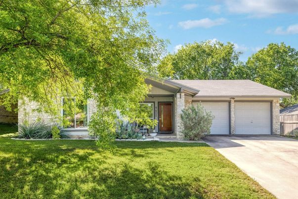 Attached, Backyard, Exterior, Facade, Brick Facade, Ranch