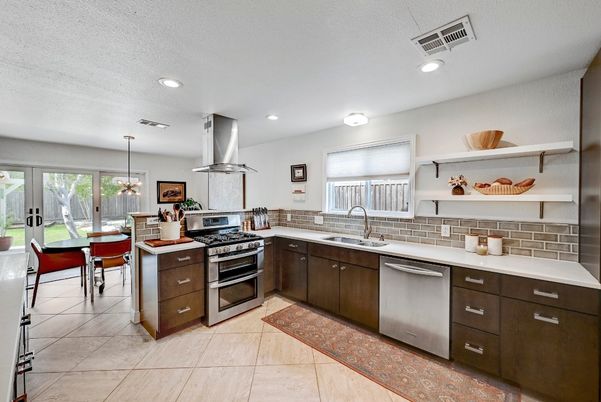 Dining room, Interior, Kitchen, Pendant Lights, Recessed Lighting, Stainless Steel Appliances