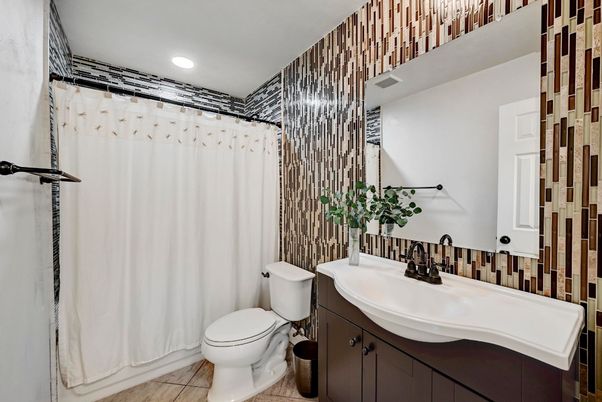 Bathroom, Interior, Recessed Lighting