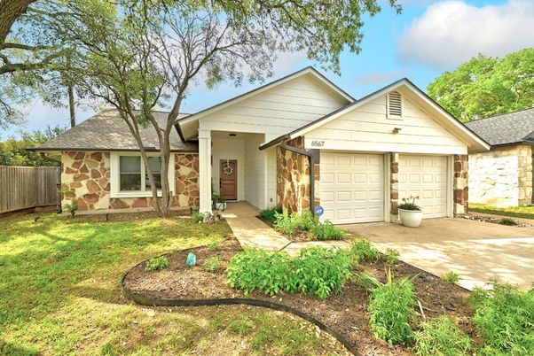 Attached, Exterior, Facade, Ranch
