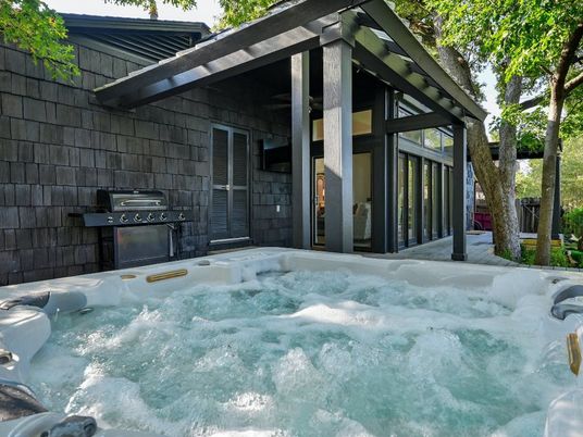 Exterior, Hot Tub