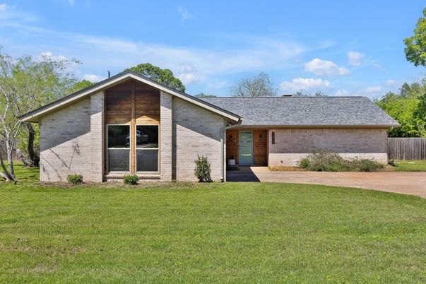 Attached, Exterior, Facade, Brick Facade, Ranch