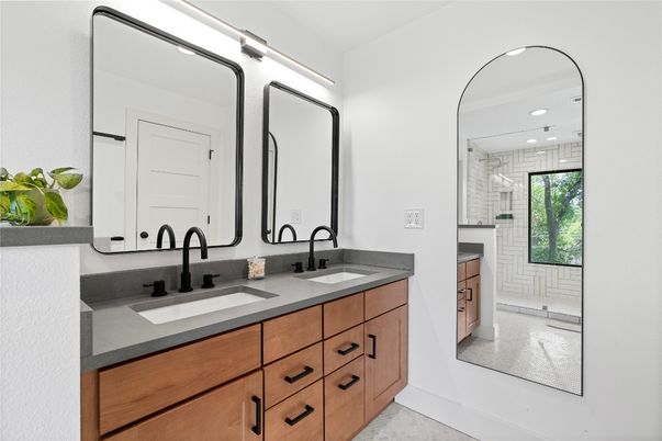 Bathroom, Dual Sink Vanities, Interior, Recessed Lighting