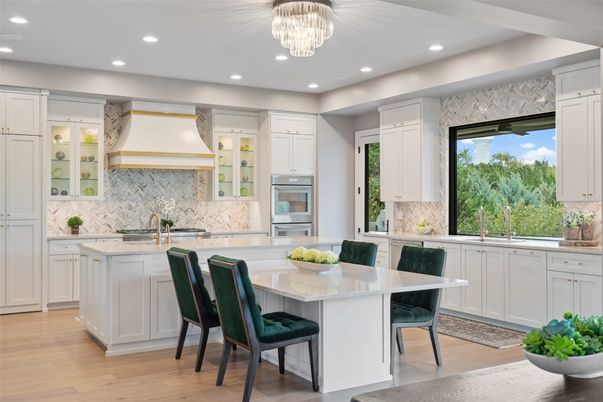 Chandelier, Dining room, Interior, Kitchen, Marble Walls, Recessed Lighting, Wood Texture Flooring