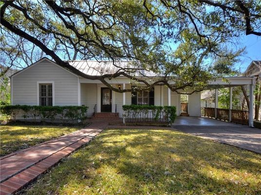 Backyard, Exterior, Facade, Ranch