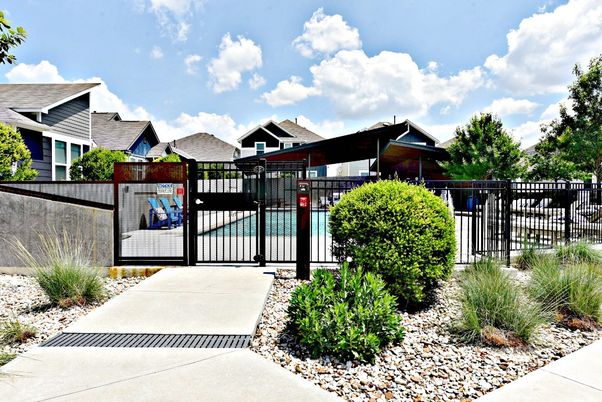 Exterior, Facade, Modern