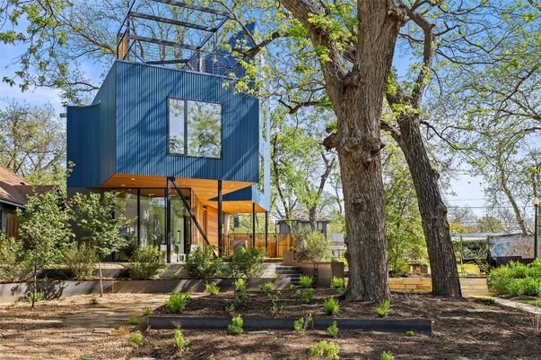 Backyard, Exterior, Facade, Modern