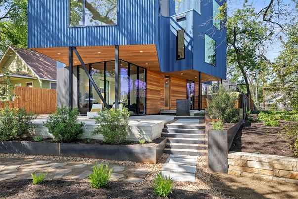 Exterior, Facade, None
