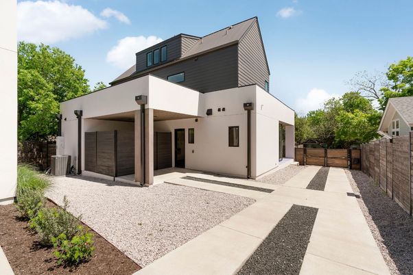 Attached, Backyard, Exterior, Facade, Modern