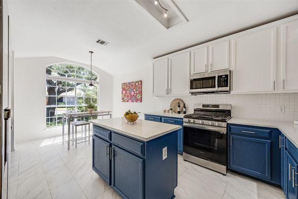 Dining room, Interior, Kitchen, Marble, Pendant Lights, Stainless Steel Appliances