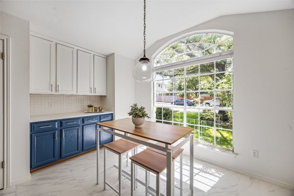 Dining room, Interior, Kitchen, Marble, Pendant Lights