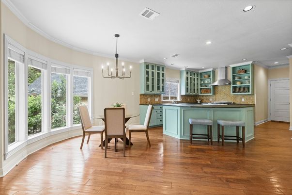 Chandelier, Dining room, Interior, Kitchen, Pendant Lights, Recessed Lighting, Wood Texture Flooring