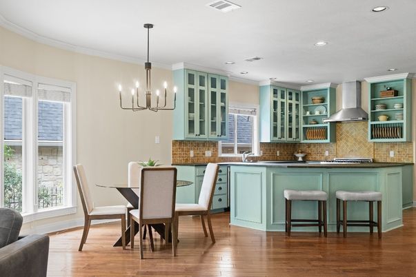 Chandelier, Dining room, Interior, Kitchen, Pendant Lights, Recessed Lighting, Wood Texture Flooring