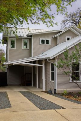 Attached, Exterior, Facade, Split Level