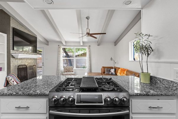 Fireplace, Interior, Kitchen, Recessed Lighting