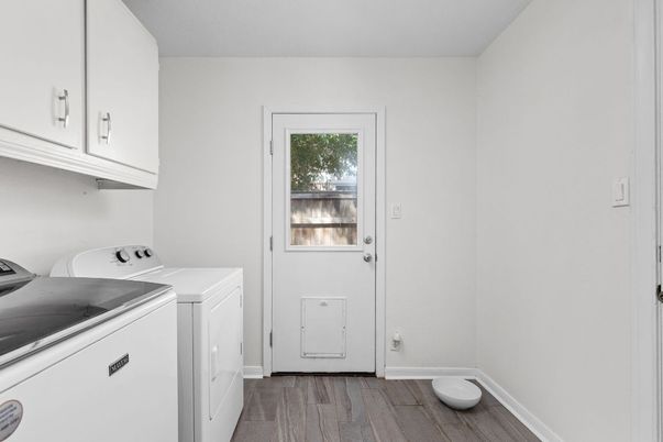 Interior, Washer, Wood Texture Flooring