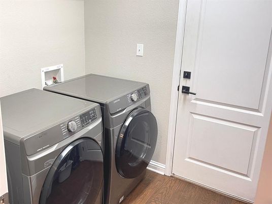 Interior, Washer, Wood Texture Flooring