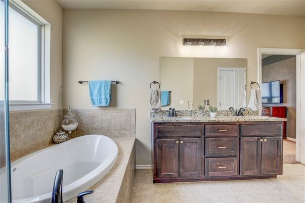 Bathroom, Dual Sink Vanities, Interior