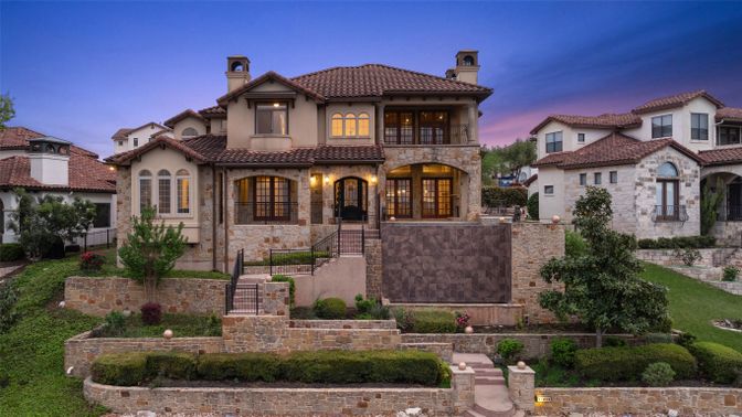 Exterior, Facade, Mediterranean