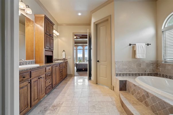 Bathroom, Interior, Recessed Lighting