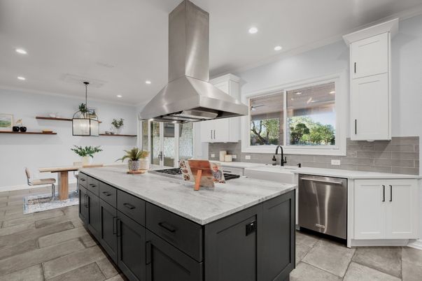 Dining room, Interior, Kitchen, Pendant Lights, Recessed Lighting, Stainless Steel Appliances