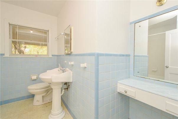 Bathroom, Interior, Tile Countertops