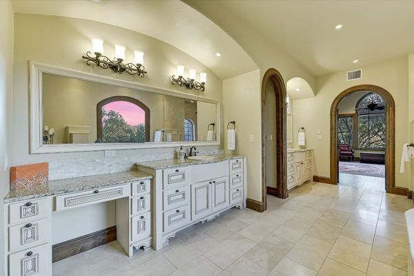Bathroom, Dual Sink Vanities, Interior, Recessed Lighting
