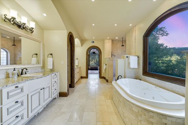 Bathroom, Dual Sink Vanities, Interior, Recessed Lighting