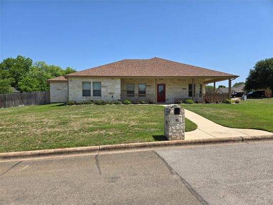 Backyard, Exterior, Facade, Ranch