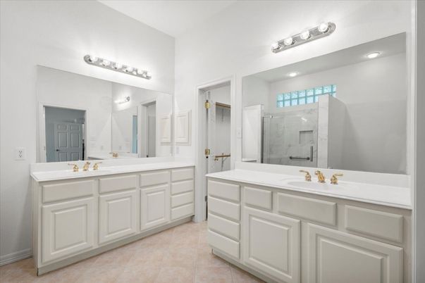 Bathroom, Dual Sink Vanities, Interior, Recessed Lighting