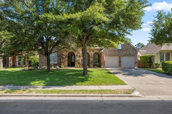 Attached, Exterior, Facade, Brick Facade, Ranch