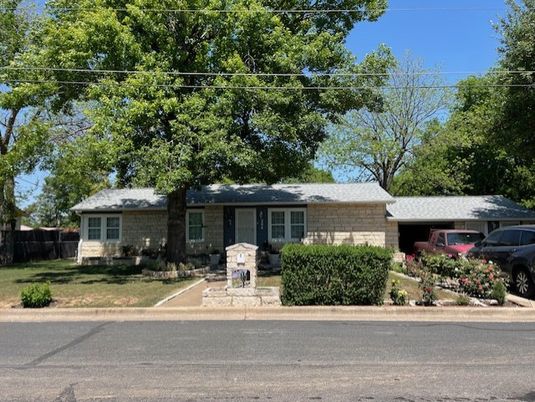 Exterior, Facade, Brick Facade, Ranch