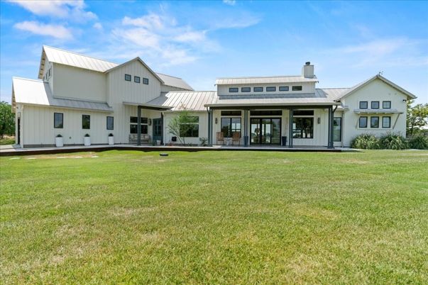 Backyard, Exterior, Facade, Farmhouse