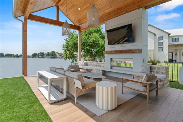 Exterior, Fireplace, Water
